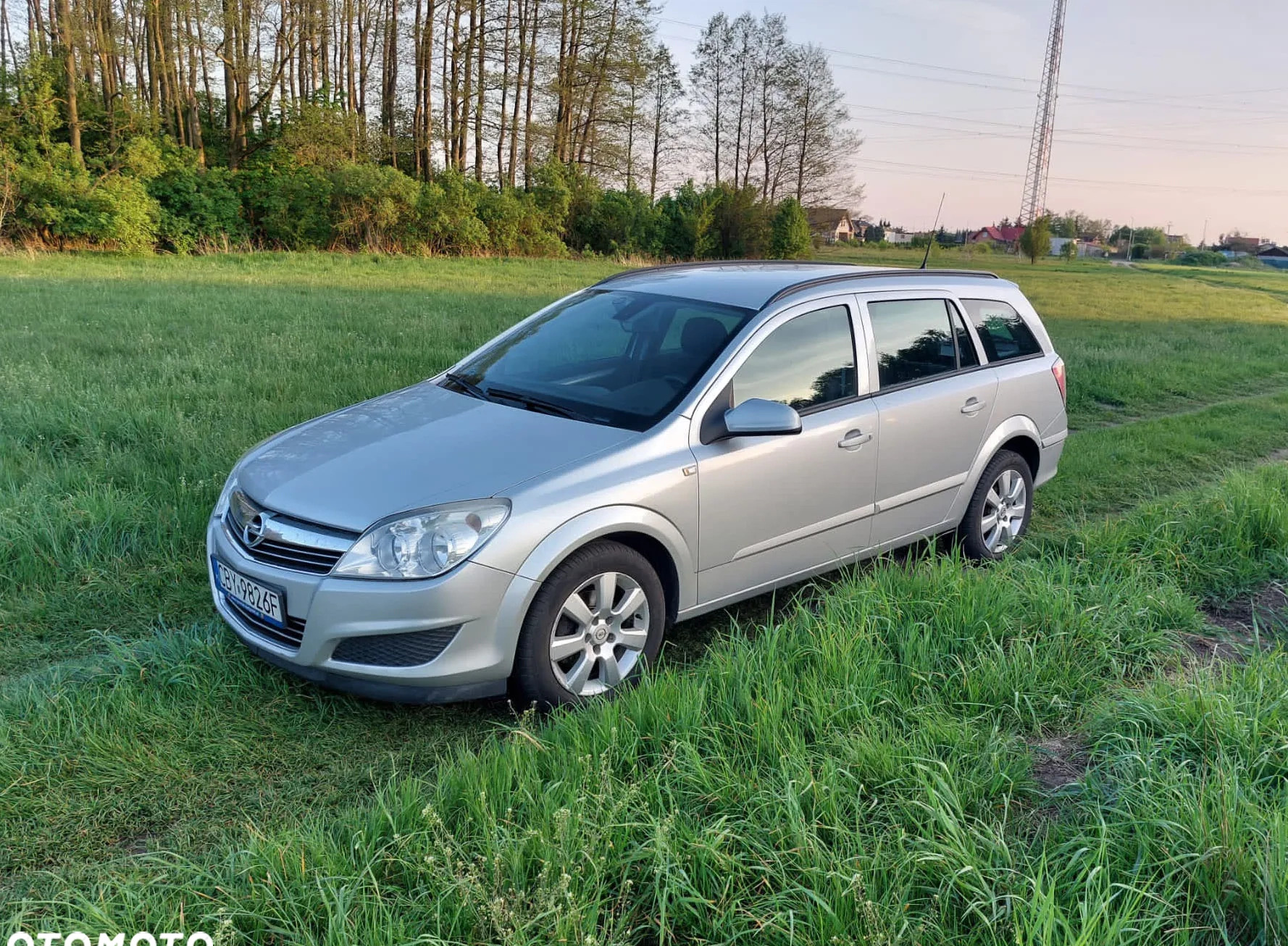 Opel Astra cena 11500 przebieg: 313000, rok produkcji 2009 z Golina małe 254